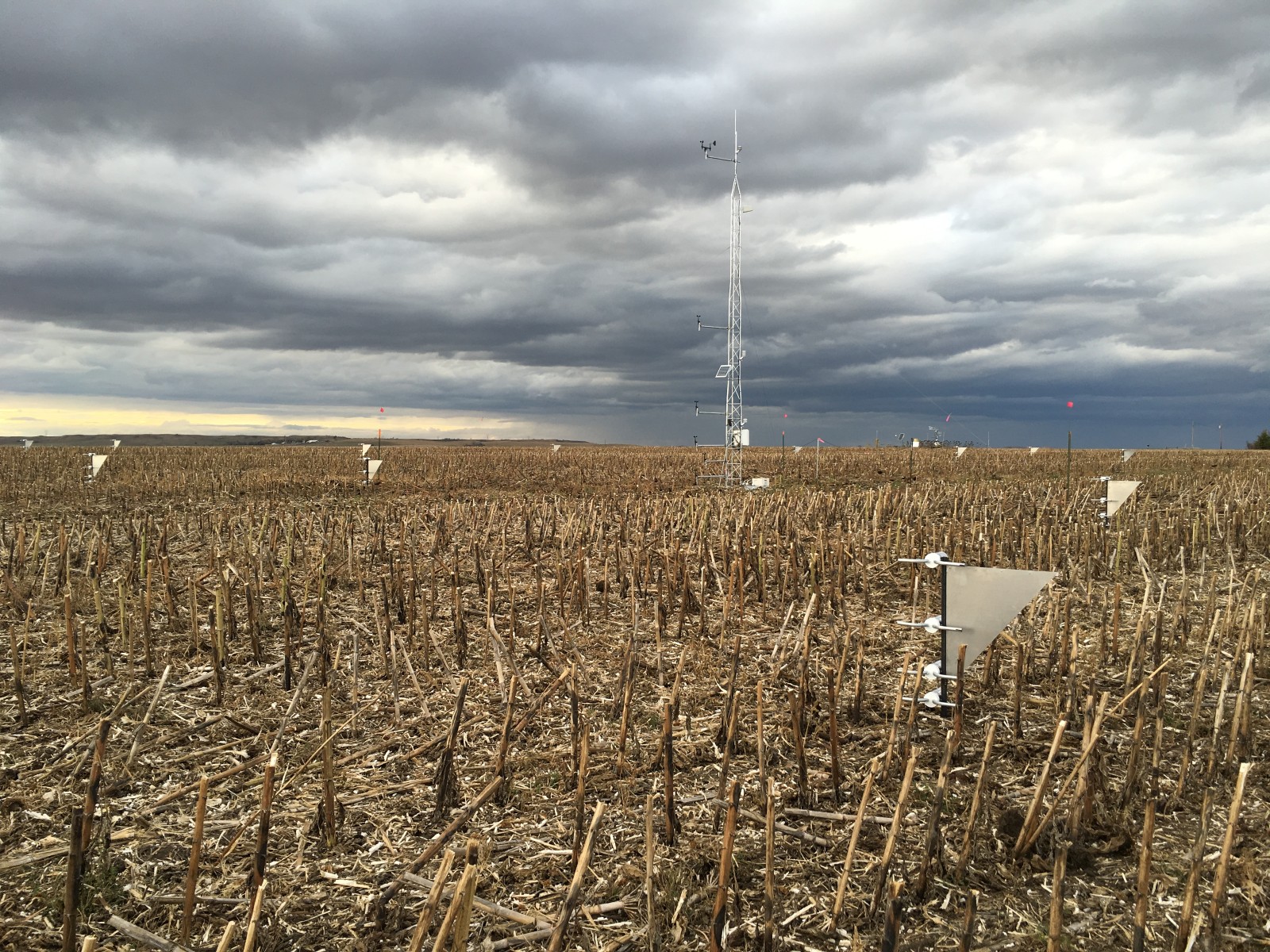 Photo of Mandan Northern Great Plains Research Laboratory (LTAR) Network site showing the meteorological tower.